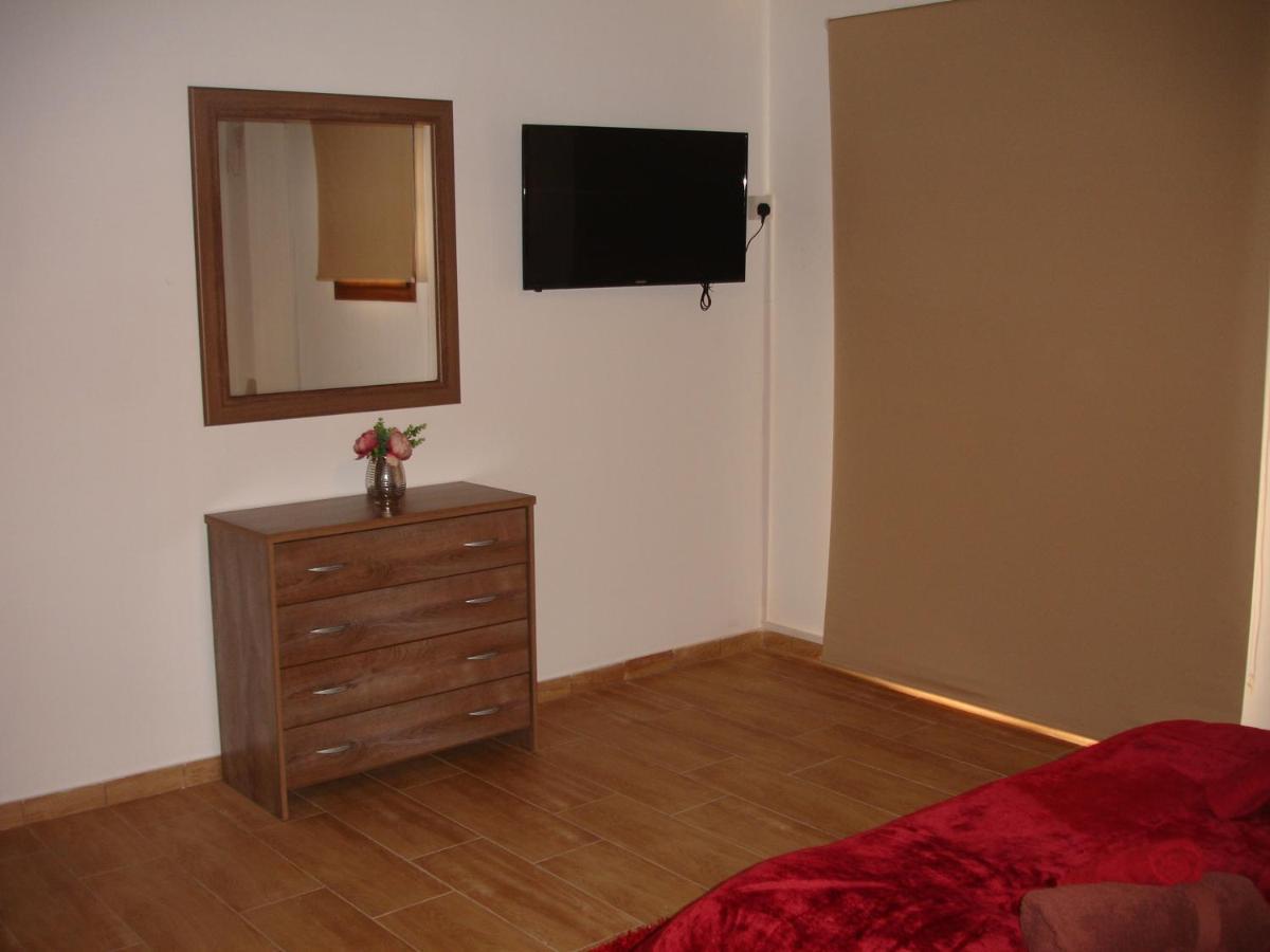 Love Holiday Suite 2 Tris Elies Exteriör bild