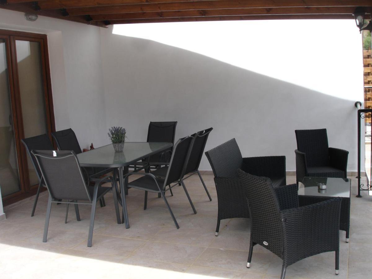 Love Holiday Suite 2 Tris Elies Exteriör bild