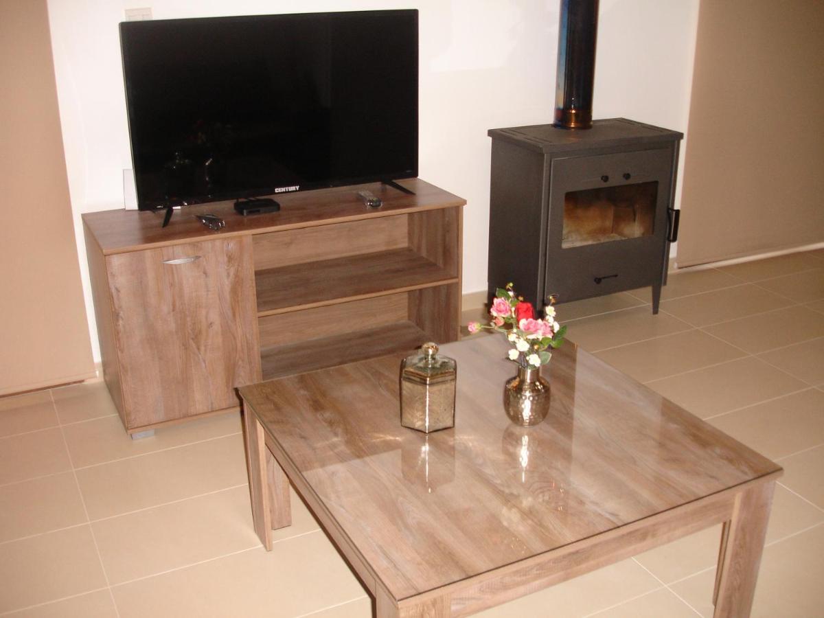Love Holiday Suite 2 Tris Elies Exteriör bild