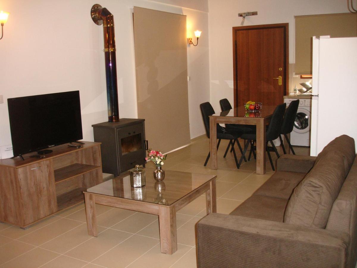 Love Holiday Suite 2 Tris Elies Exteriör bild