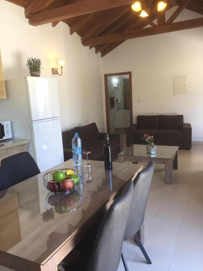 Love Holiday Suite 2 Tris Elies Exteriör bild