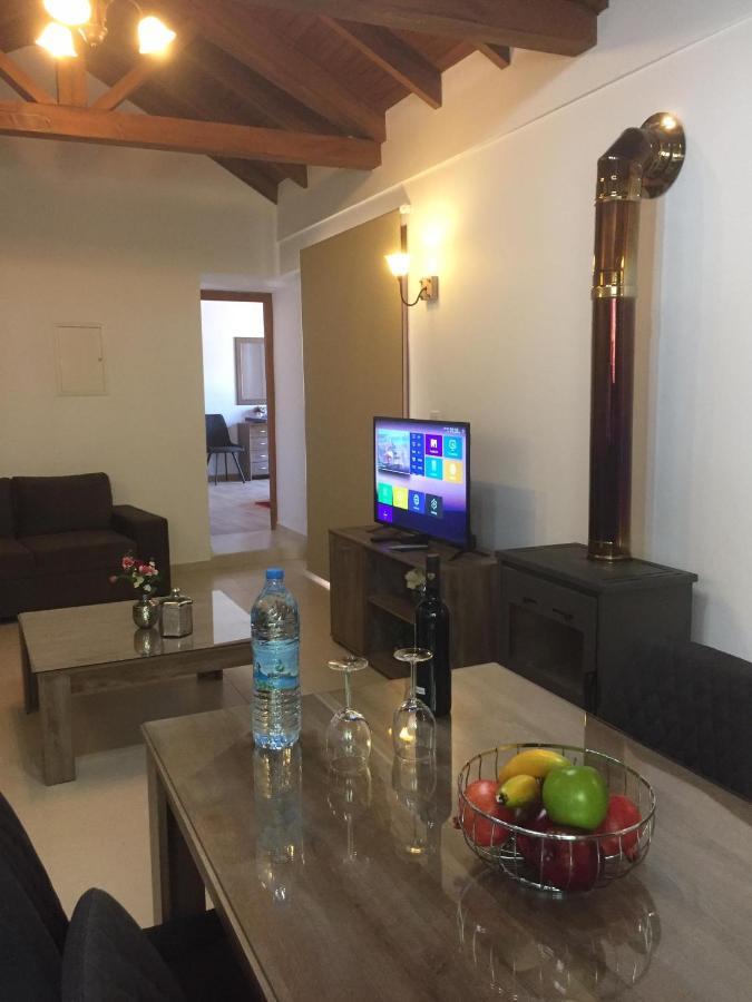 Love Holiday Suite 2 Tris Elies Exteriör bild