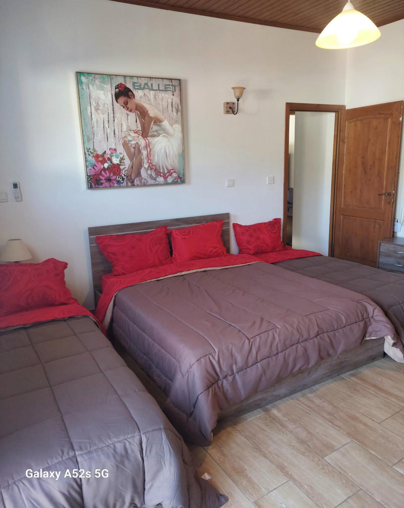 Love Holiday Suite 2 Tris Elies Exteriör bild